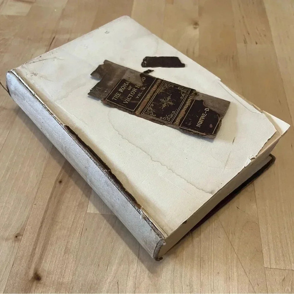 NOTRE-DAME DE PARIS VOLUME 4 Victor Hugo 1888 poor condition see photos - Picture 1 of 6